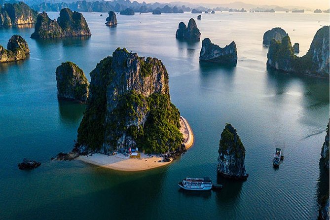 VIP Ha Long Bay 6 hour FUJI cruise with latest luxury cruise ship + limousine + highway + dinner for Japanese only - What the $79.81 price really covers