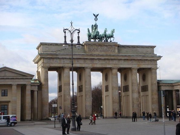 Warnemuende Shore Excursion: Berlin Private Sightseeing Tour from Rostock - Key points at a glance