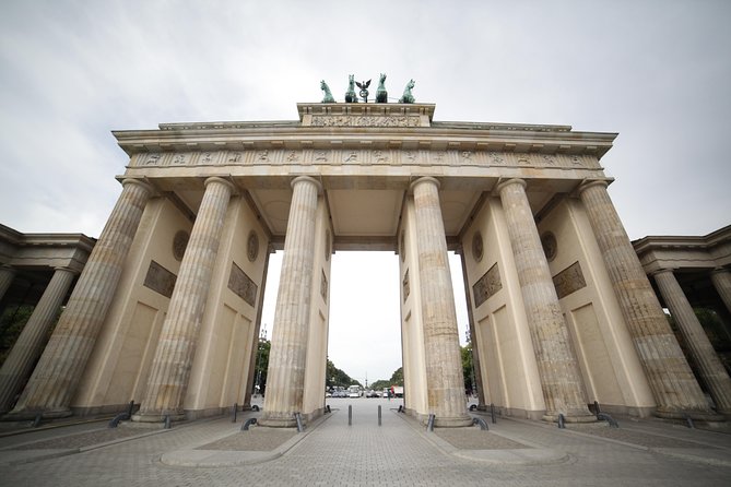 Warnemuende Shore Excursion: Private Berlin Tour - Meeting your Berlin guide